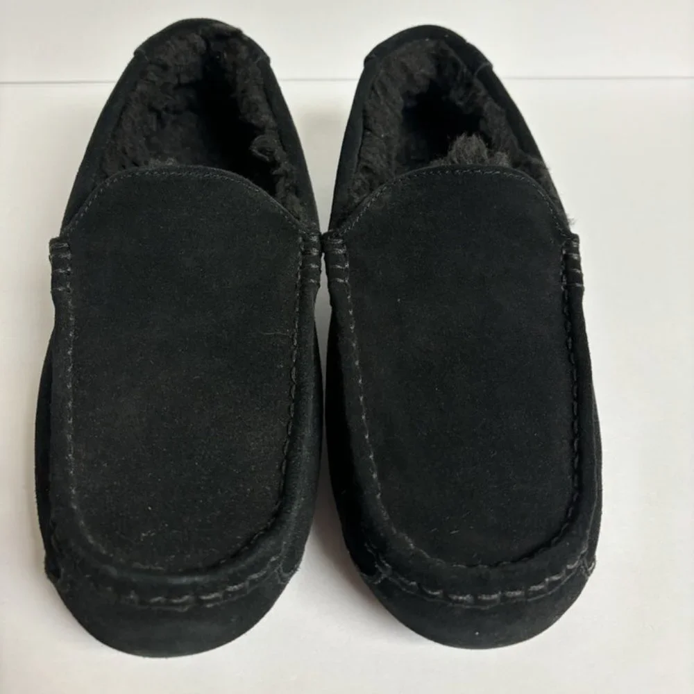 Koolaburra Men’s Tipton Black Suede Slippers, Size 9 M
